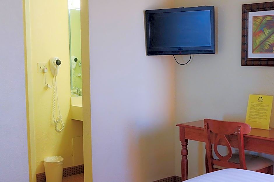 Schooner II Beach and Racquet Club