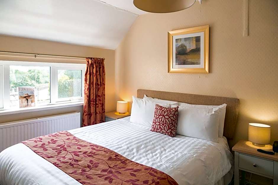 Pettifers Freehouse Hotel