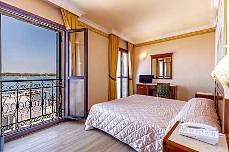 Superior Double Room with Front Lagoon View