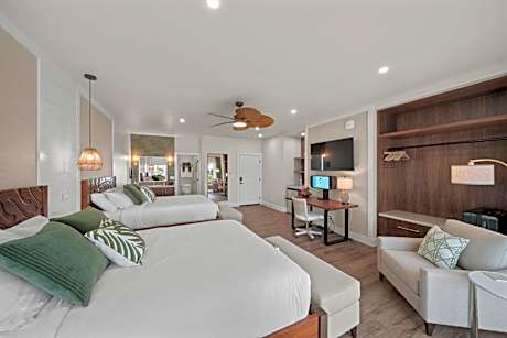 Deluxe Double Room with Balcony and Sea View