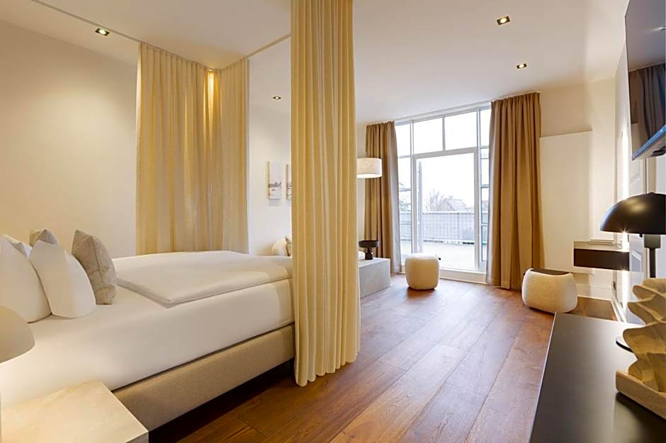 Photo 1 of 4 of Deluxe Suite, Sea View, Balcony, Separate Building