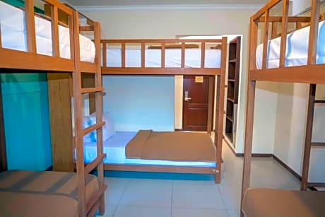Bed in 6-Bed Mixed Dormitory Room