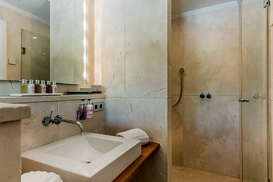 The Residence by the Beach House Marbella