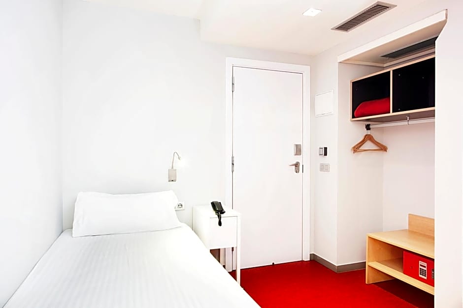 Photo 1 of 5 of Single Room