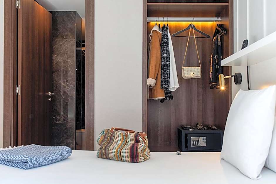 Ramirez Flats Valencia