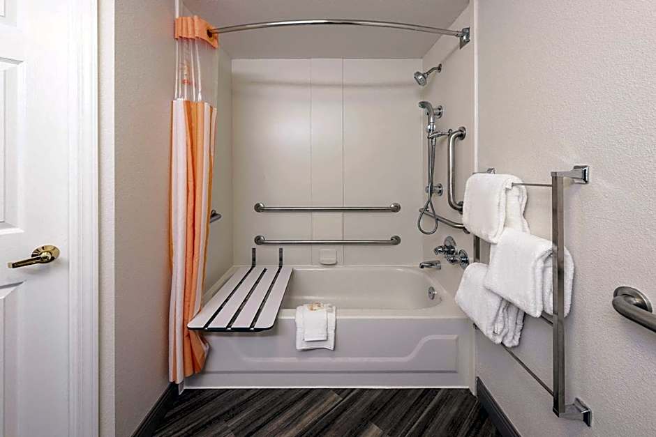 La Quinta Inn & Suites by Wyndham Westport
