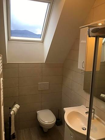Basic Triple Room with Shared Bathroom
