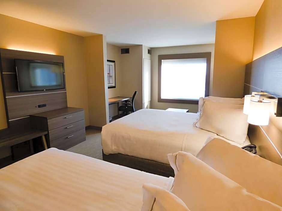 Holiday Inn Express & Suites Plymouth - Ann Arbor Area