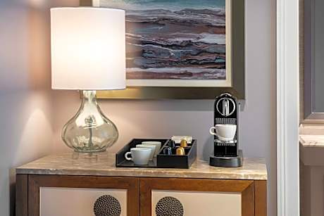 One-Bedroom Club King Suite with Sofa Bed and Roll-In Shower - Club Level/Mobility and Hearing Accessible