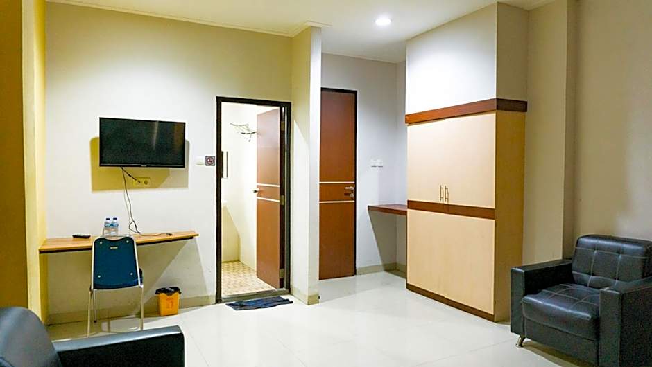 RedDoorz near Pelabuhan Jayapura