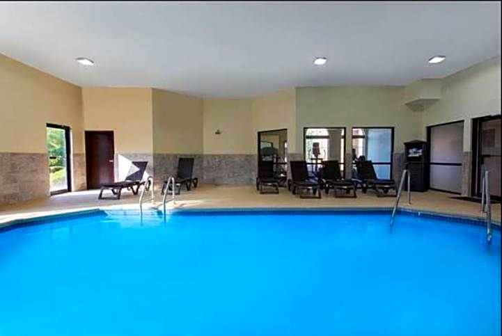 Ramada by Wyndham Glendale Heights/Lombard