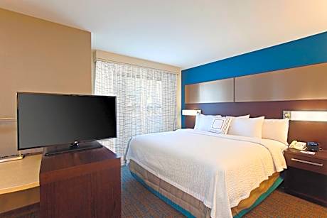 Studio, 1 King Bed with Sofa bed (Hearing Accessible) (1 King Bed and 1 Double Sofa Bed)