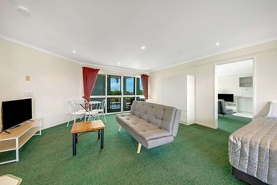 Reef Adventureland Motel