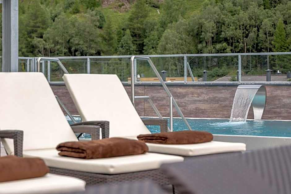 The Deluxe by Regina