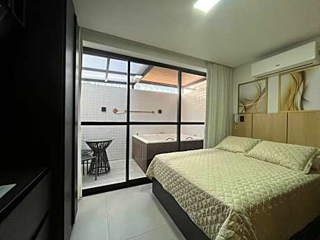 Acomodação com jacuzzi para até 2 pessoas. GBS 110