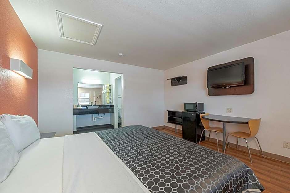 Coastal Valley Inn