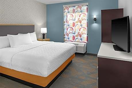 One-Bedroom King Suite - Non-Smoking
