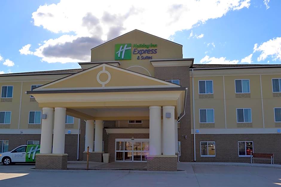 Holiday Inn Express & Suites Northwood By IHG