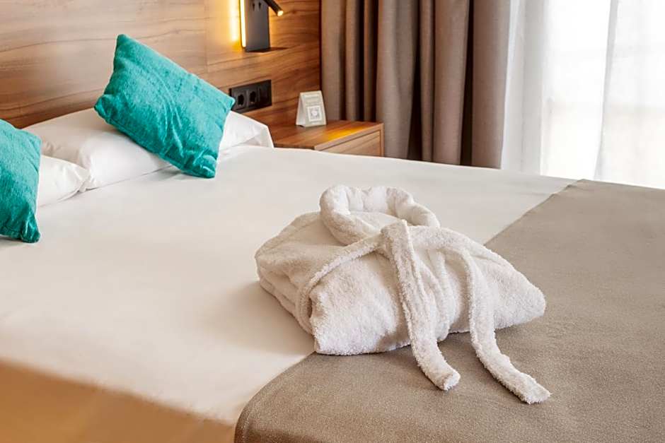 DWO Sirius - Adults Only