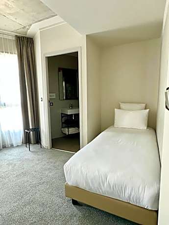 Family King Room with Single Bed