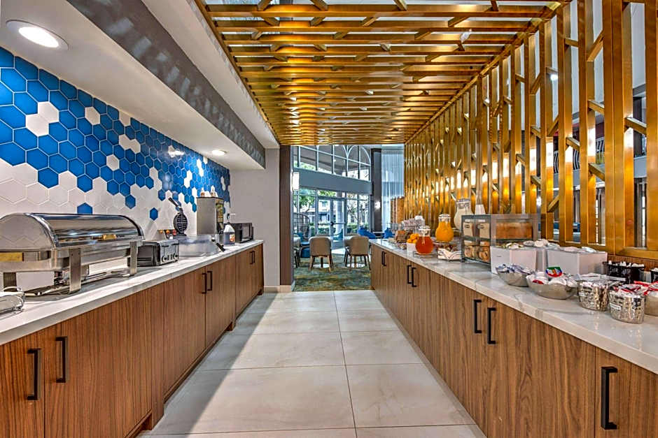 La Quinta Inn & Suites by Wyndham Dallas Dfw Airport North