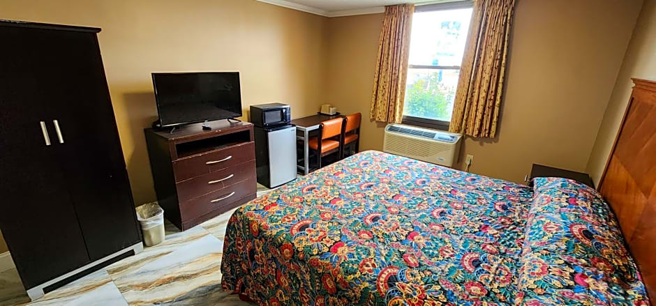 Town House Inn and Suites