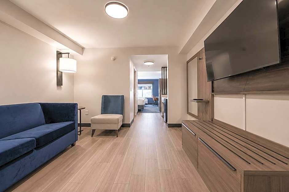 Holiday Inn Express & Suites Niagara Falls By IHG