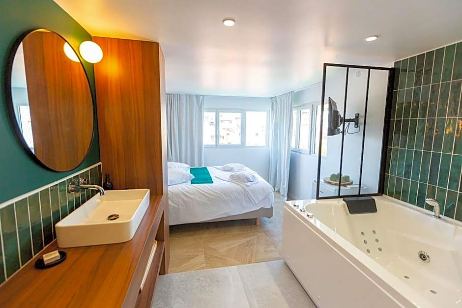 Love Room du Mont d'Or - Baignoire SPA - Minibar offert