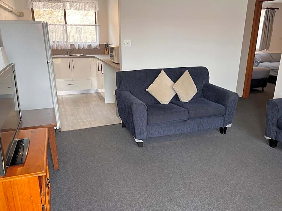 Regatta Point Tavern & Holiday Villas