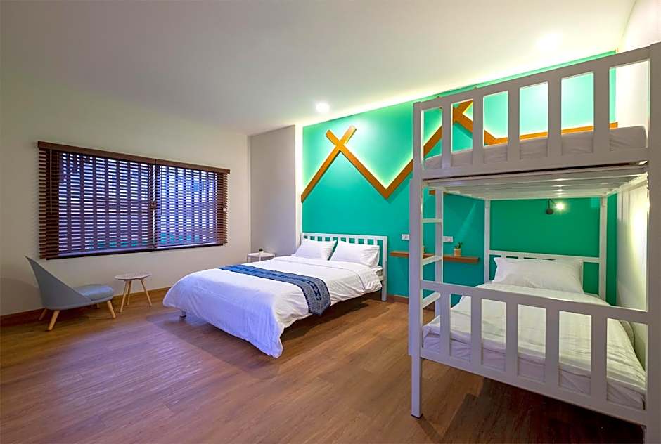 BED Friends Poshtel