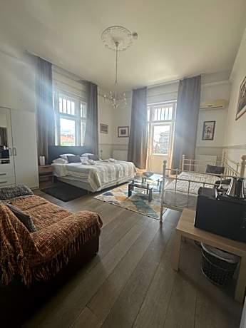 Deluxe Family Room