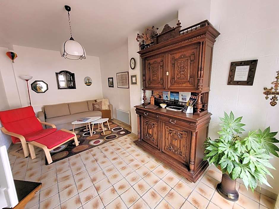 Guest House "Près des Montgolfières"