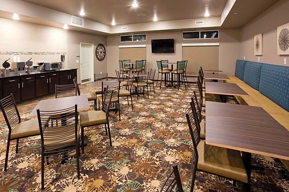 GrandStay Hotel & Suites Valley City