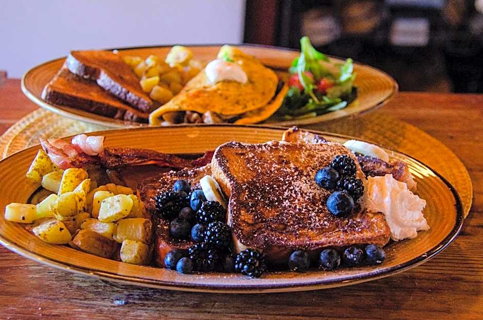 The Fraser River's Edge B&B Lodge