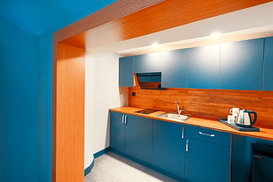 Roof 264 Hotel & Suites