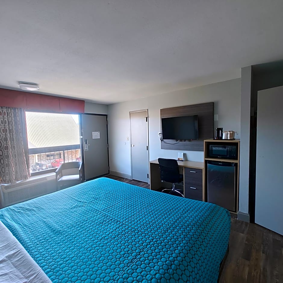 Mountain Vista Inn & Suites - Near the Island inPigeon Forge