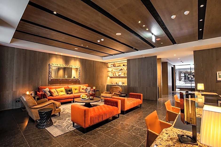 CHECK inn SELECT Chiayi RenAi