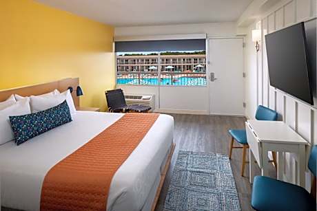 King Room with Courtyard View