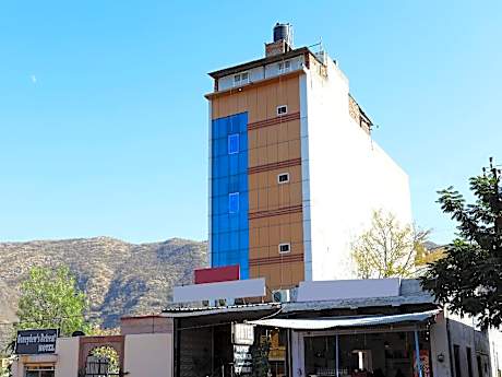 Super OYO Collection O 10413 Hotel Royal Plaza