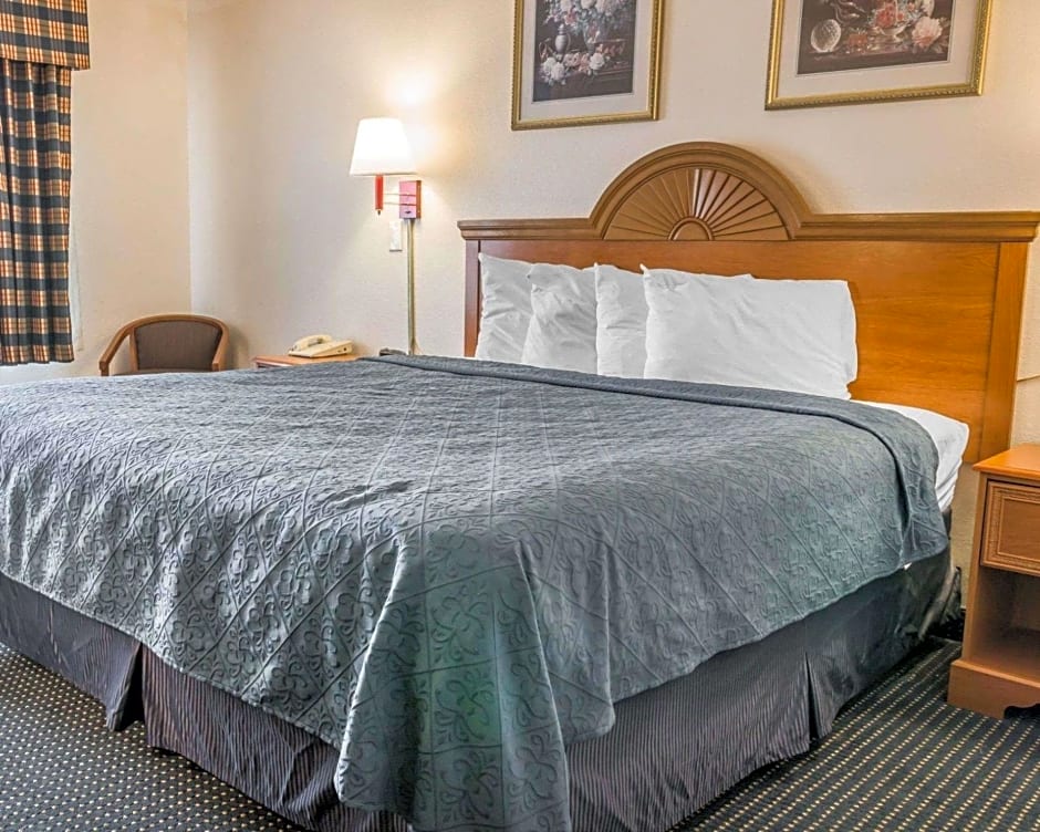 Photo 1 of 3 of 1 King Bed, Accessible