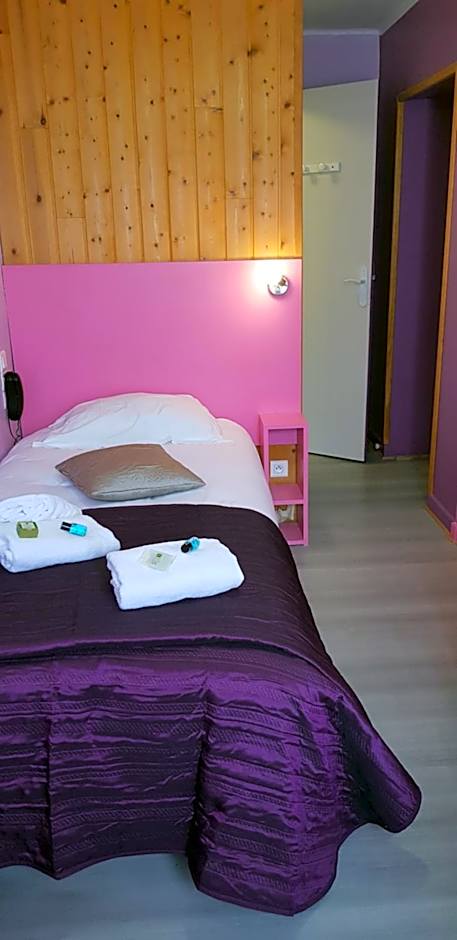 Photo 1 of 4 of Single Room