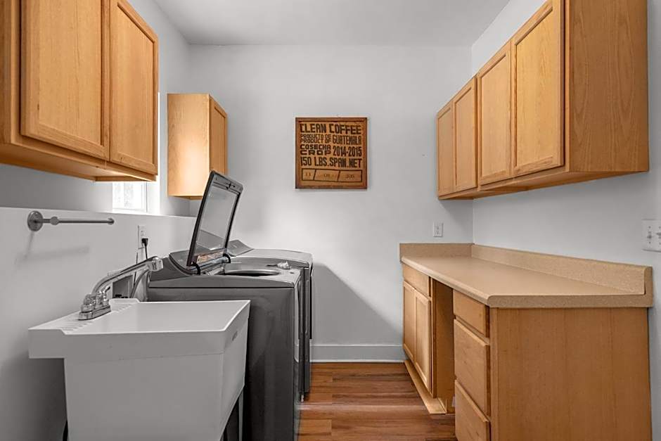 Grandma's Farm on 6 acres with Lighted Barn and River Access