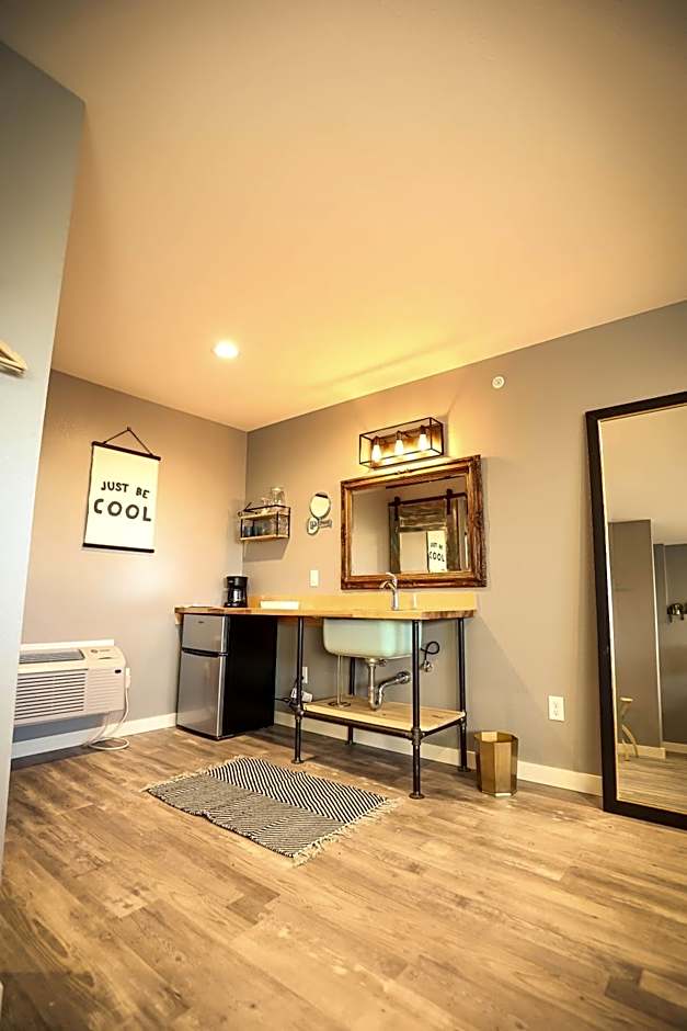 The Blue Buffalo Motel