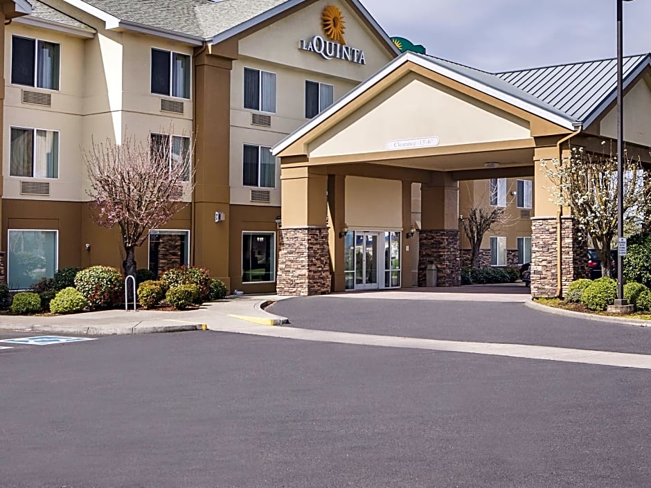 La Quinta Inn & Suites by Wyndham Central Point - Medford