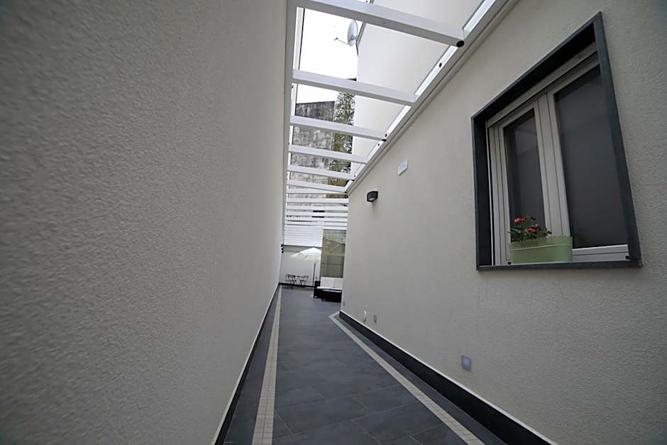 8room hotel