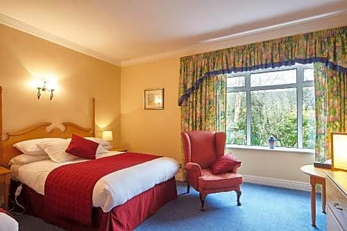 Cedar Lodge Hotel & Restaurant