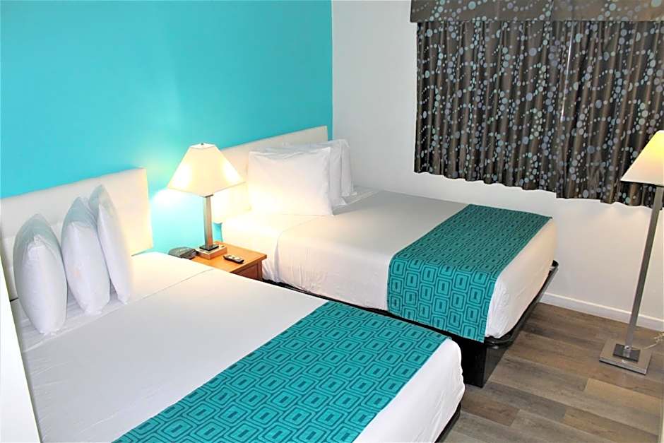 Howard Johnson Suites by Wyndham San Diego Chula Vista/BayFt