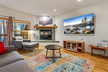 Walk to River and Park & Minutes to Palisades & Tahoe