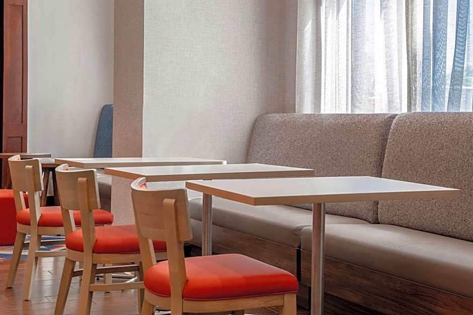 Hampton Inn By Hilton & Suites Harvey