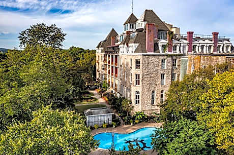 1886 Crescent Hotel and Spa